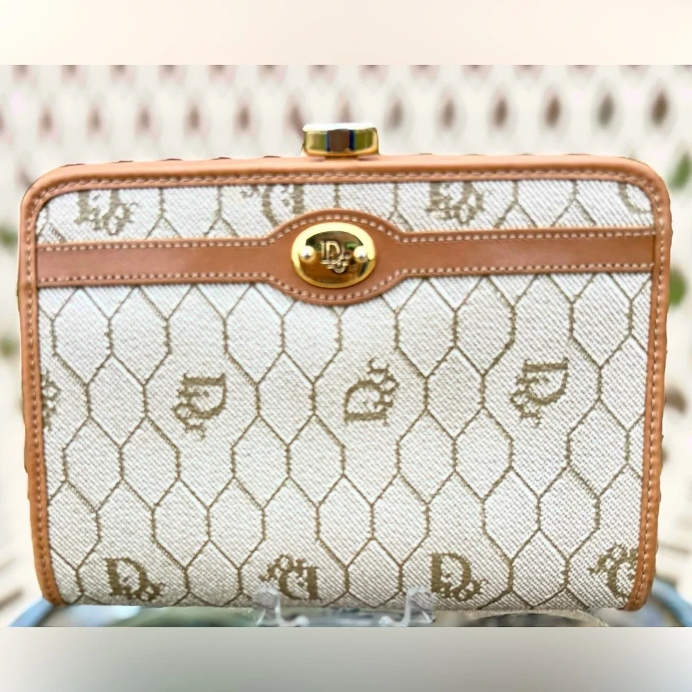 Dior Vintage Honeycomb Kiss-Lock Coin Purse — HARD TO FIND💎